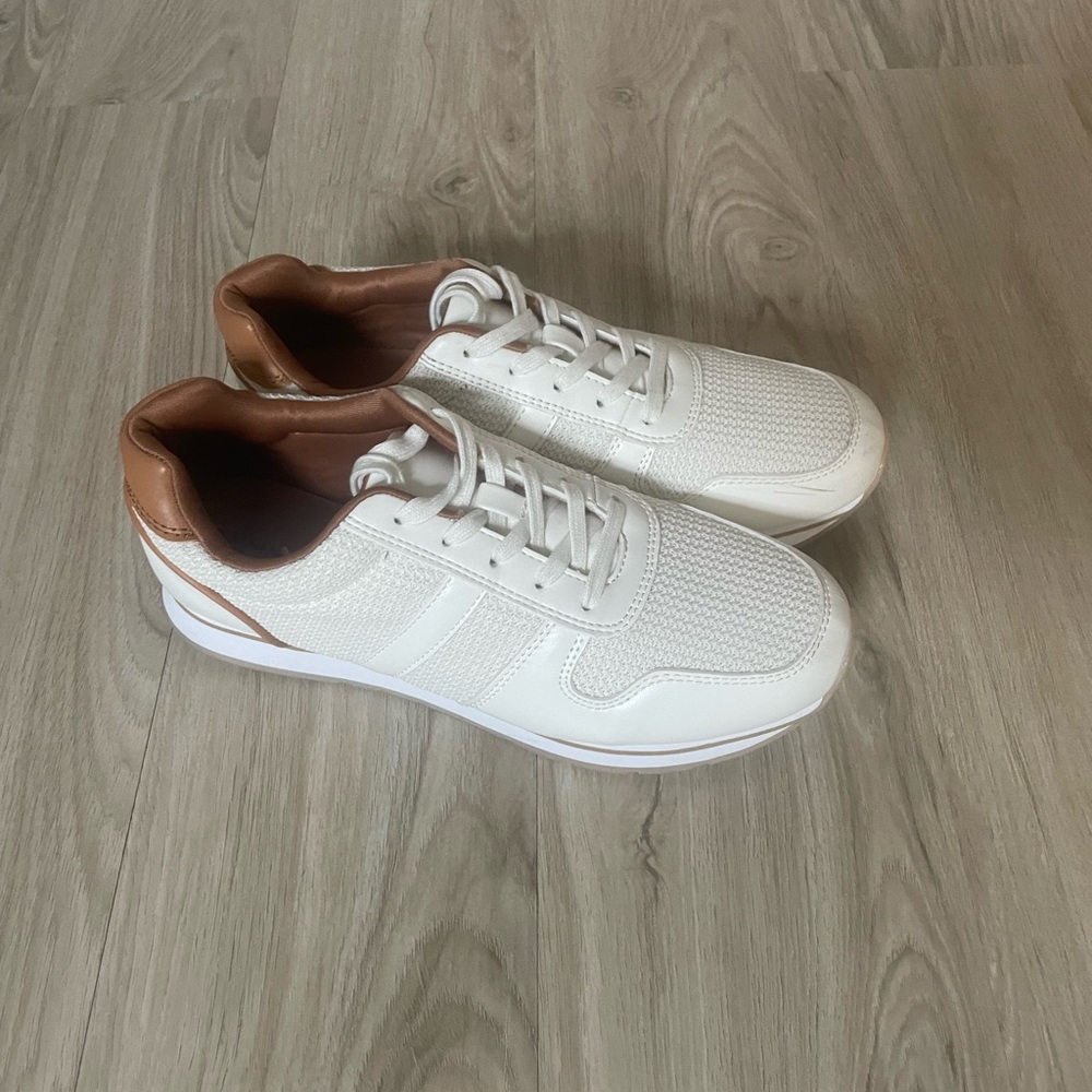Banana Republic Factory White Sneakers, White/Cream, Size 9